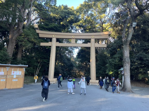 （写真1）日本で最も参拝客の多い明治神宮（2022年12月、筆者撮影）